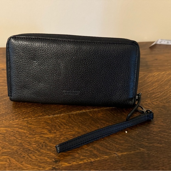 Kenneth Cole Wallet - Picture 2 of 6